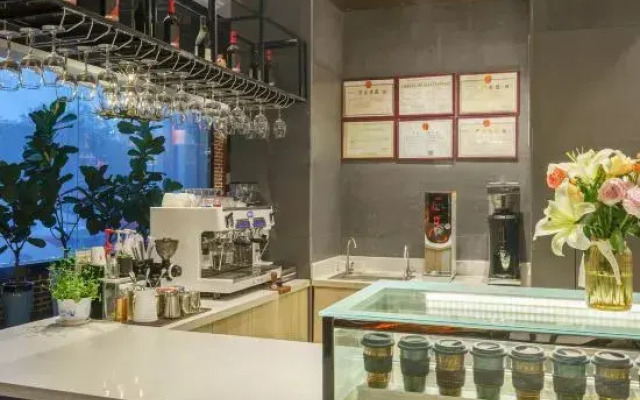 James Joyce Coffetel Hotel (Hami Yingbin Avenue)