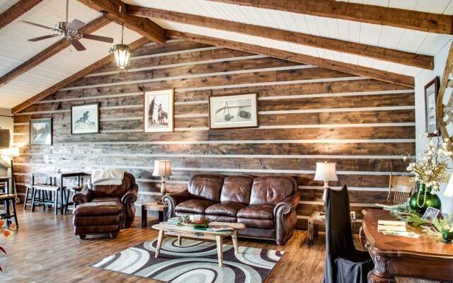 Cliff Dwellers Inn
