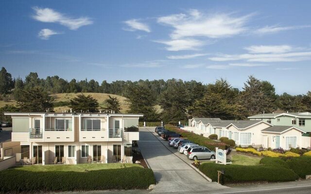 Cambria Landing Inn & Suites