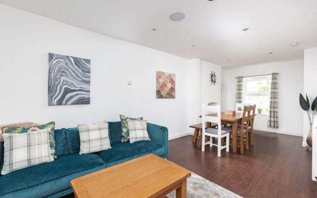 "Sunny Terrace, 3bed House In Maidstone"