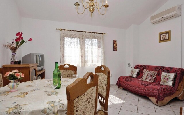 Amazing Home in Zadar With Wifi and 4 Bedrooms