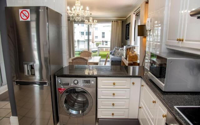 Waterfront New Listng - 8 South Quay -