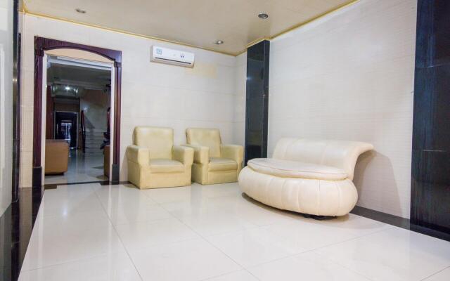 OYO 3023 Yellow Residence