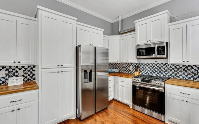 Big Blue House 3 Bedroom Home