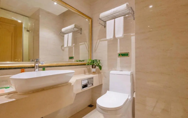 Vienna Hotel (Shenzhen Buji Metro Station)