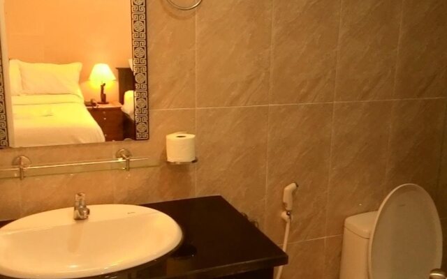 Mi Lan 2 Oriental Hotel