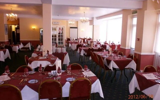 Narrowcliff Hotel