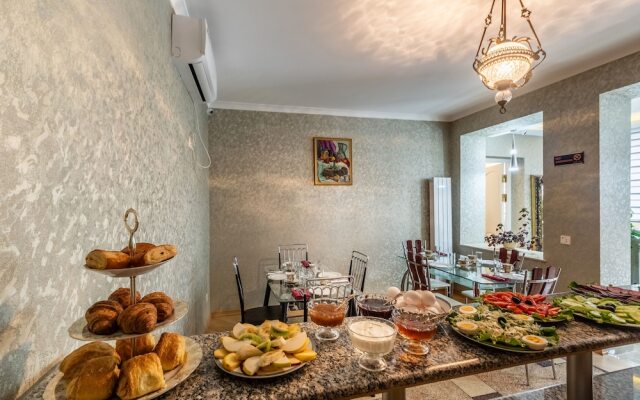 Q&B Hotel