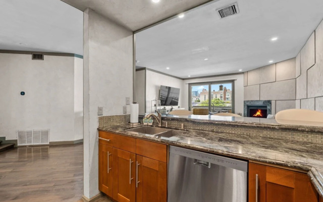 Stylish Westwood Condo