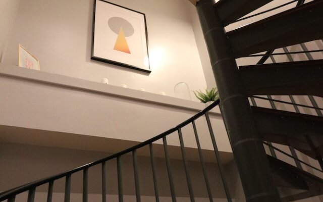 4B Loft Penthouse Industrial City views