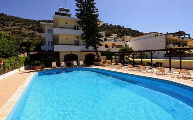 Iraklis Studios & Apartments