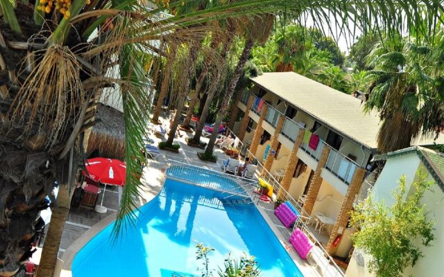 Tropic Beach Club Side