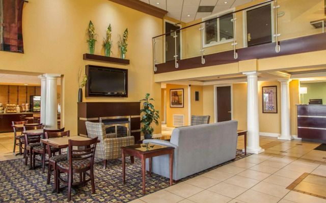 Quality Inn and Suites St Charles - West Chicago
