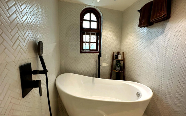 SaffronStays Birdsong, 3 BDR Pet-friendly Villa in Madh Island