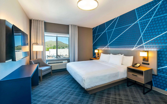 Comfort Suites Kelowna