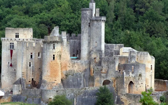 Renovated house with private swimming pool, close to Villefranche-du-Périgord.