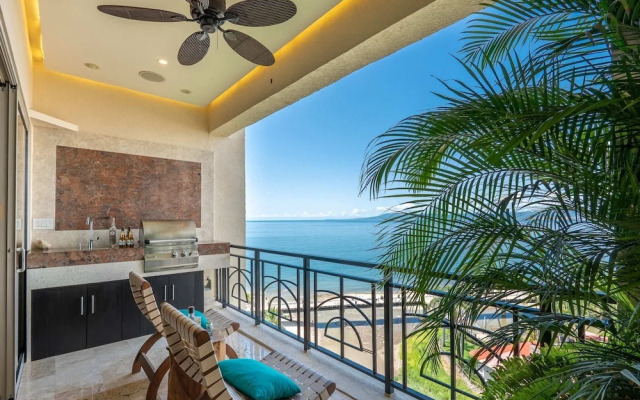 Ocean Front Amazing Views and Location Sleeps 8