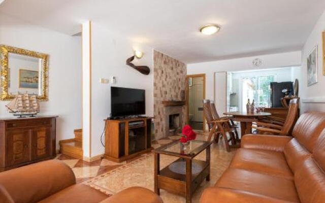 Holiday House Popic