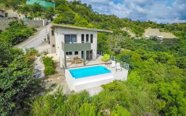 Big, Ultramodern Hillside Home With Private Pool and Endless Ocean Views