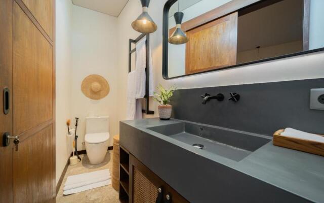 Apartment Seabreeze 2 - Amazing Sunset Penthouse-2bdr with pool-Beachfront
