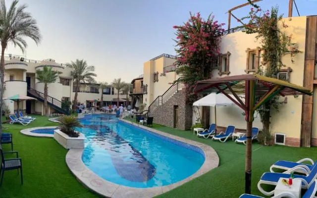 Naama Inn
