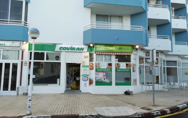 Refurbished 1 bedroom apartment with large pool