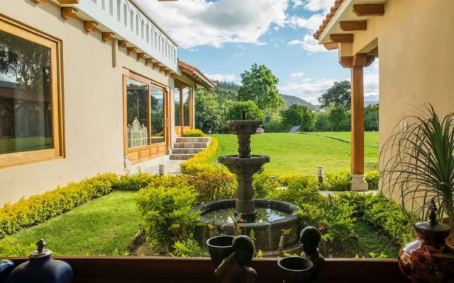 Luxury Guayllabamba House Gym Jacuzzi Parking Pool Wifi