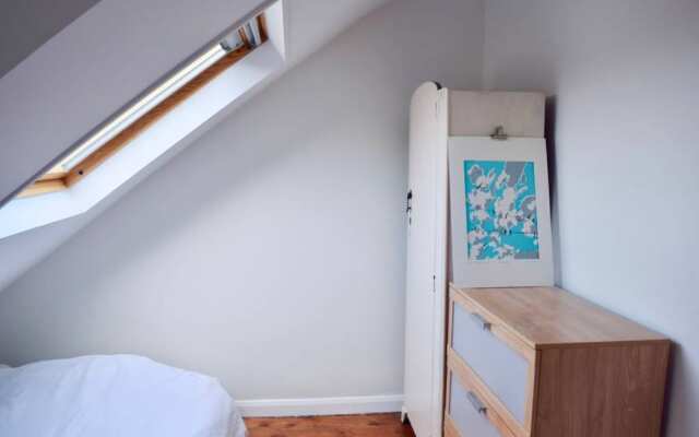 Traditional 2 Bedroom Flat Next to Springfield Park