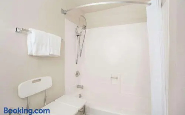 Days Inn Peoria/glendale Hotel And Conference Center