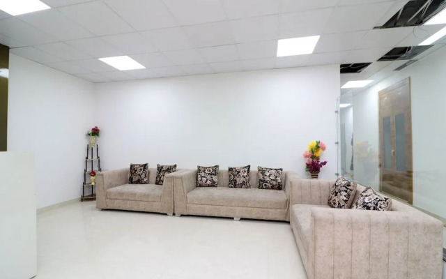 The Grand Palace by OYO Rooms