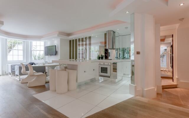 Stylish 3 Bedroom Home in Hampstead