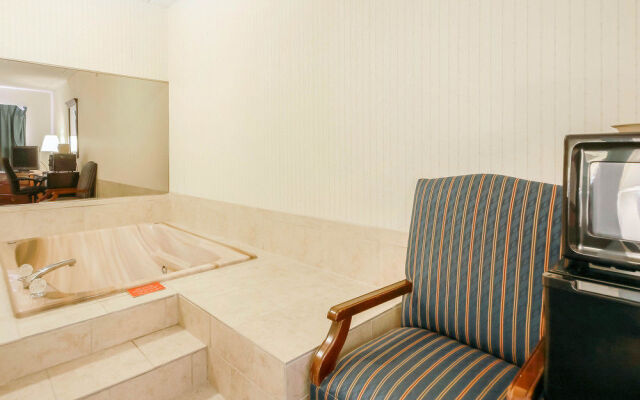 Quality Inn and Suites Beaver Dam