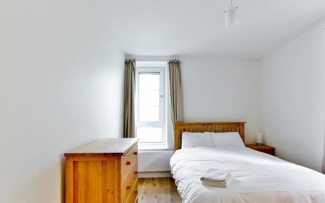 2BR Apartment - 10mins to Canary Wharf!