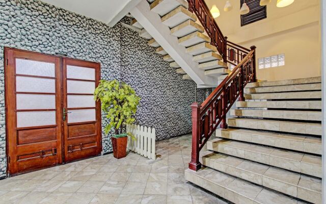 Super OYO Capital O 93240 Candra Dewi Hotel