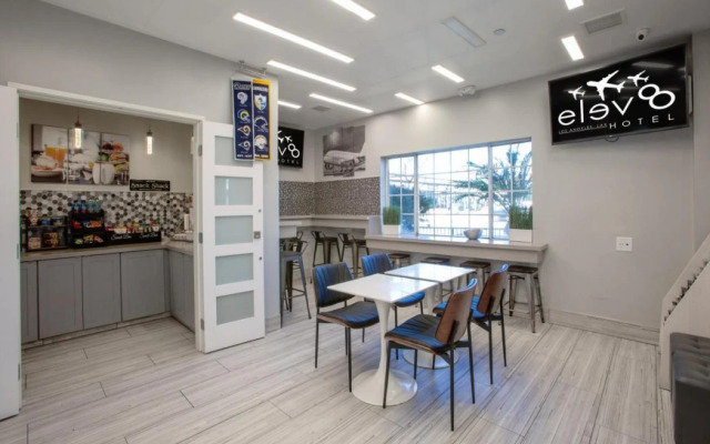 Elev8 Hotel Los Angeles LAX