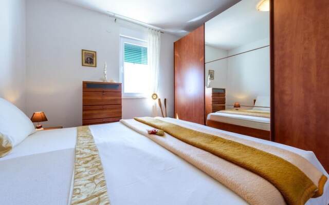 Sea View Apartments - Dimnic