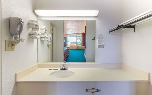 Castle Inn & Suites by OYO Lawton