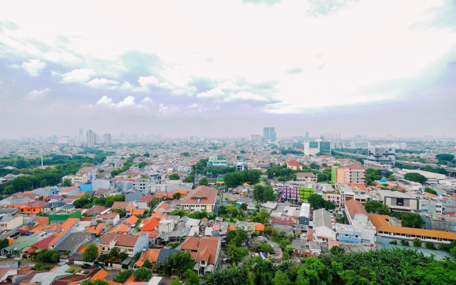 Modern And Homey 2Br At Green Pramuka City Apartment