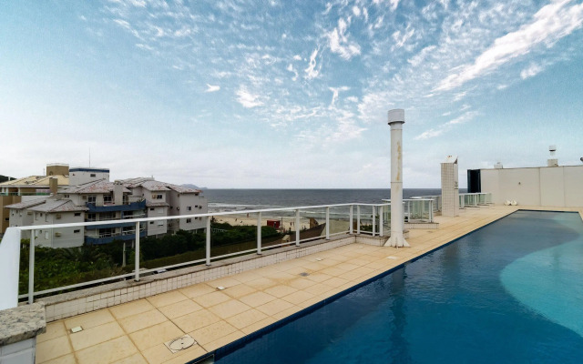 Apto em cond. a beira mar com piscina EAR0401