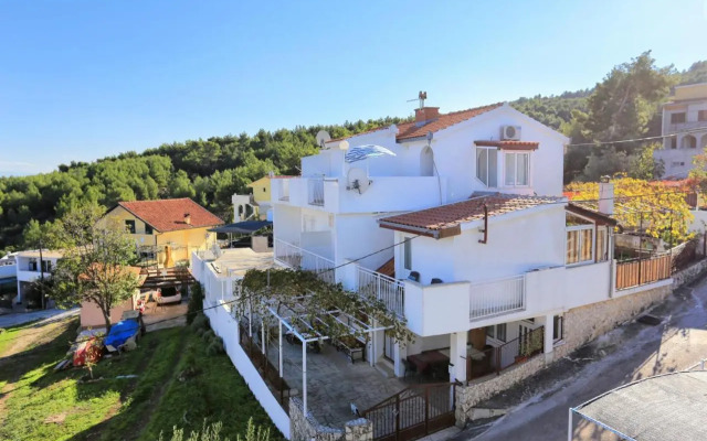 Apartments with a parking space Slatine, Ciovo - 2030