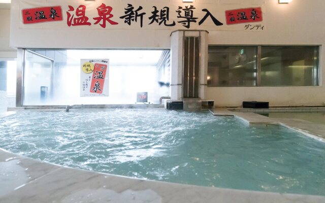 Sauna & Capsule Hotel Dandy – Caters to Men