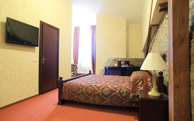 Monte Kristo Hotel