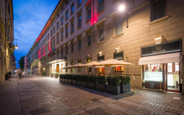 Royal Palace Luxury Suites & Hotel