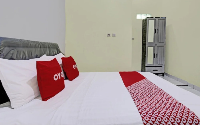 OYO 92521 Guest House Inayah Syariah