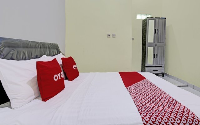 OYO 92521 Guest House Inayah Syariah