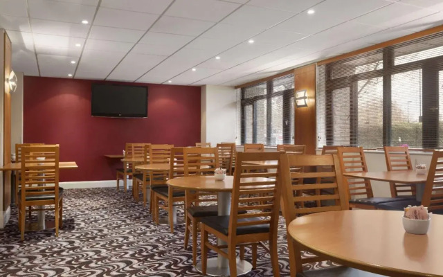 Waterloo Hub Hotel & Suites