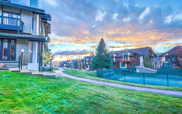 Hillsider by Retreatia