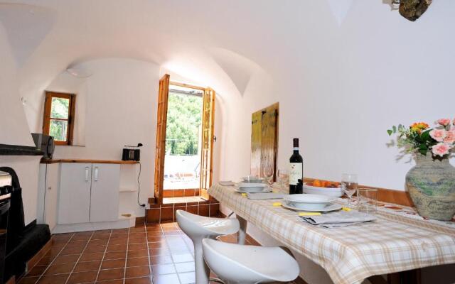 Panoramic Apartment with Balcony and Terrace