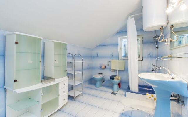 7 Olives Apartments