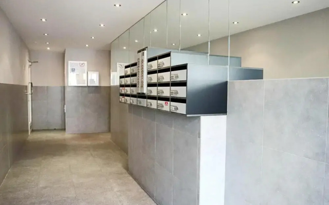 Stylish Apartment With Garage